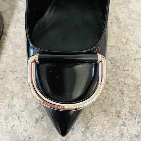Brand new BURBERRY black pumps! Size 39 never worn. - Picture 2 of 6